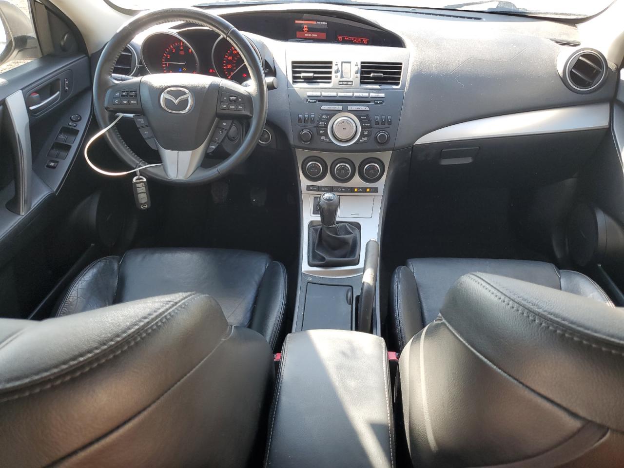 2011 Mazda 3 S VIN: JM1BL1W58B1450002 Lot: 81650055