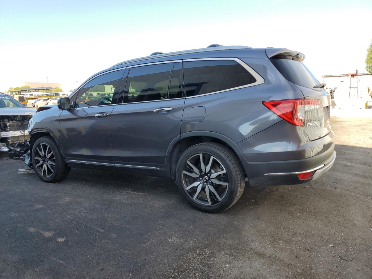 2020 Honda Pilot Touring 5FNYF5H90LB012334 photo #3