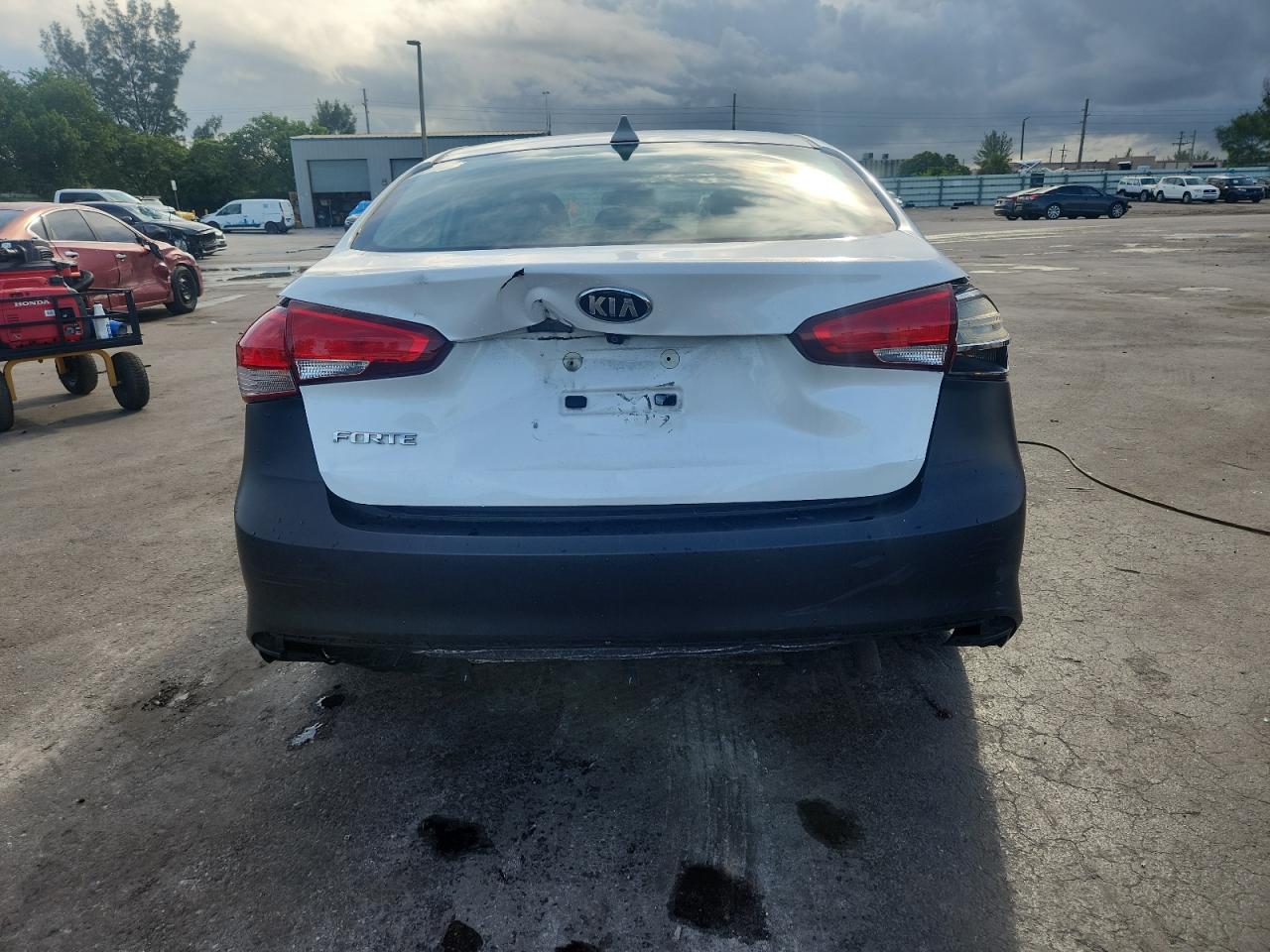 2018 Kia Forte Lx VIN: 3KPFL4A78JE198923 Lot: 81585085
