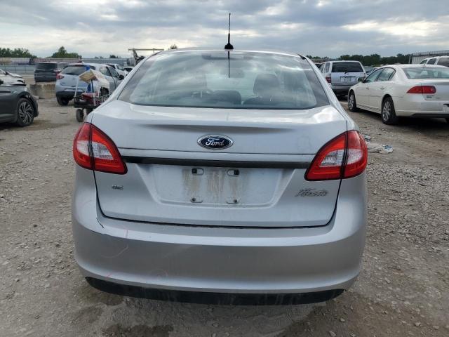 Sedans FORD FIESTA 2013 Srebrny