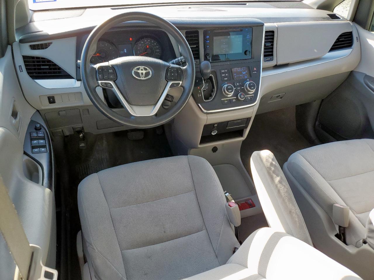 2017 Toyota Sienna VIN: 5TDZZ3DC0HS815696 Lot: 82137255