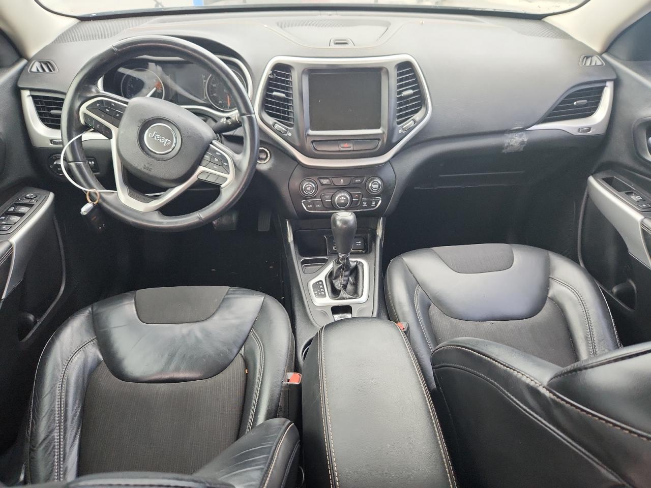 2018 Jeep Cherokee Latitude Plus VIN: 1C4PJLLB6JD590824 Lot: 84222625