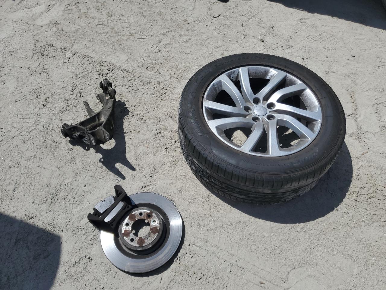 2017 Land Rover Discovery Hse VIN: SALRRBBV1HA042998 Lot: 81615955