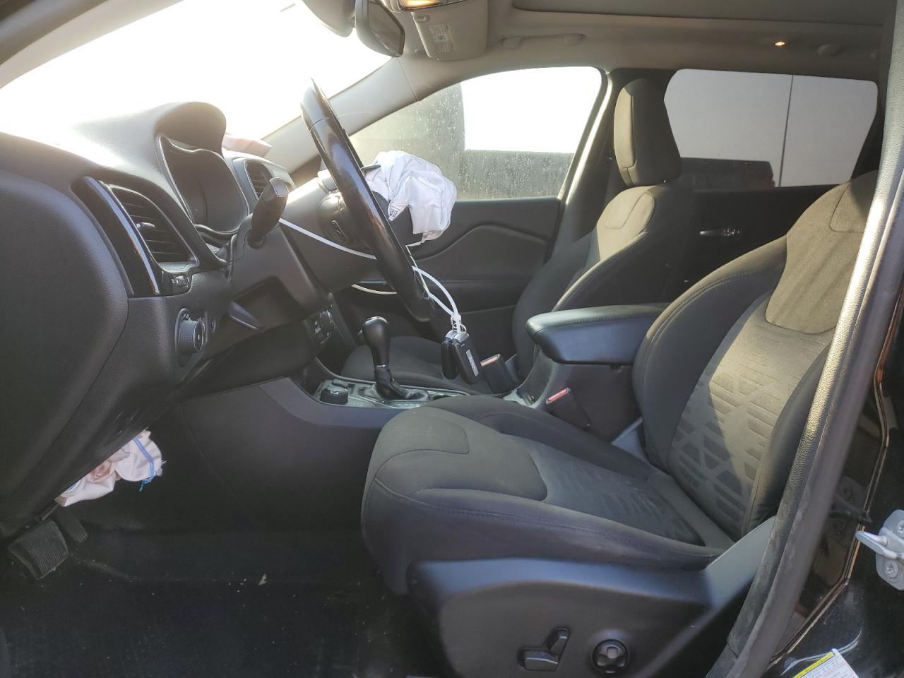 2019 Jeep Cherokee Latitude VIN: 1C4PJMCX2KD315938 Lot: 71642155