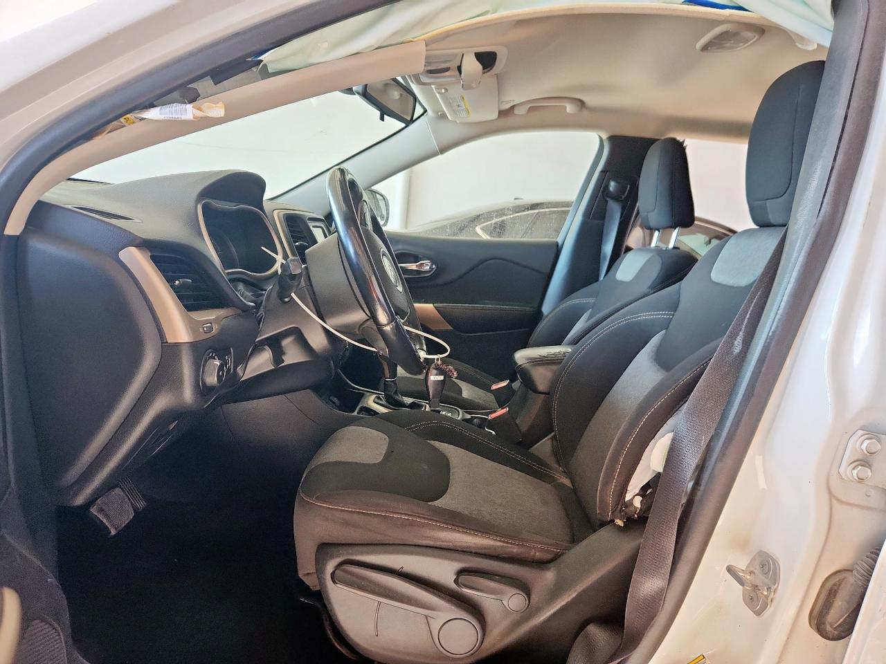 2018 Jeep Cherokee Latitude VIN: 1C4PJLCB9JD542332 Lot: 80904495