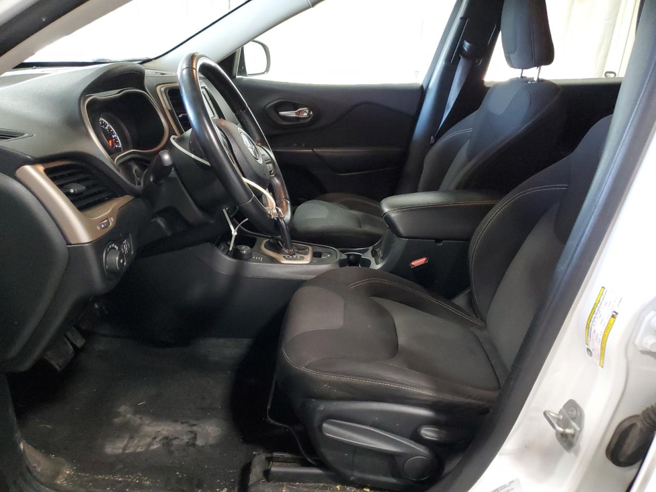 2015 Jeep Cherokee Latitude VIN: 1C4PJMCBXFW768820 Lot: 84258055