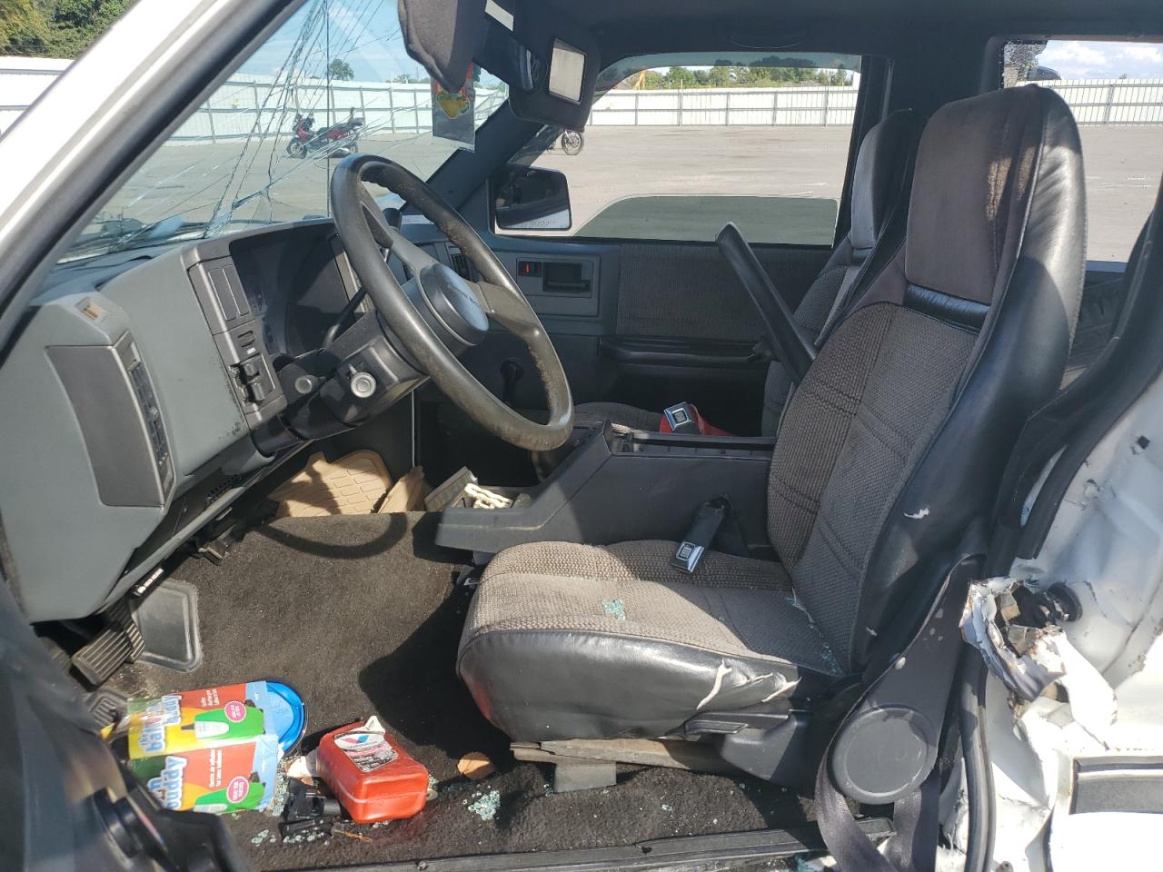 1990 Chevrolet Blazer S10 VIN: 1GNCS18ZXL8120949 Lot: 81850765