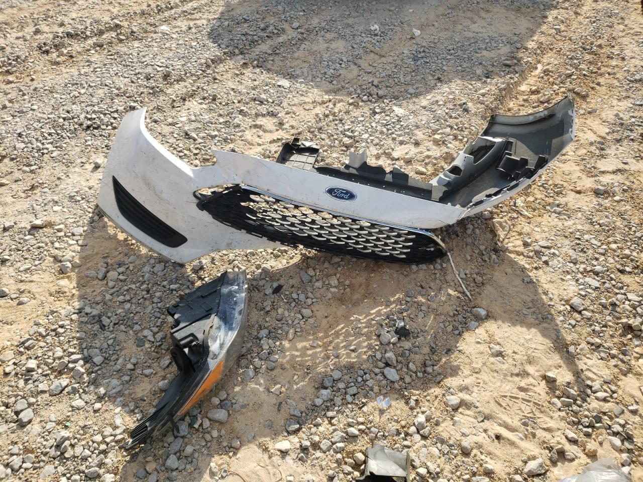 2018 Ford Focus Se VIN: 1FADP3F25JL215225 Lot: 84598325