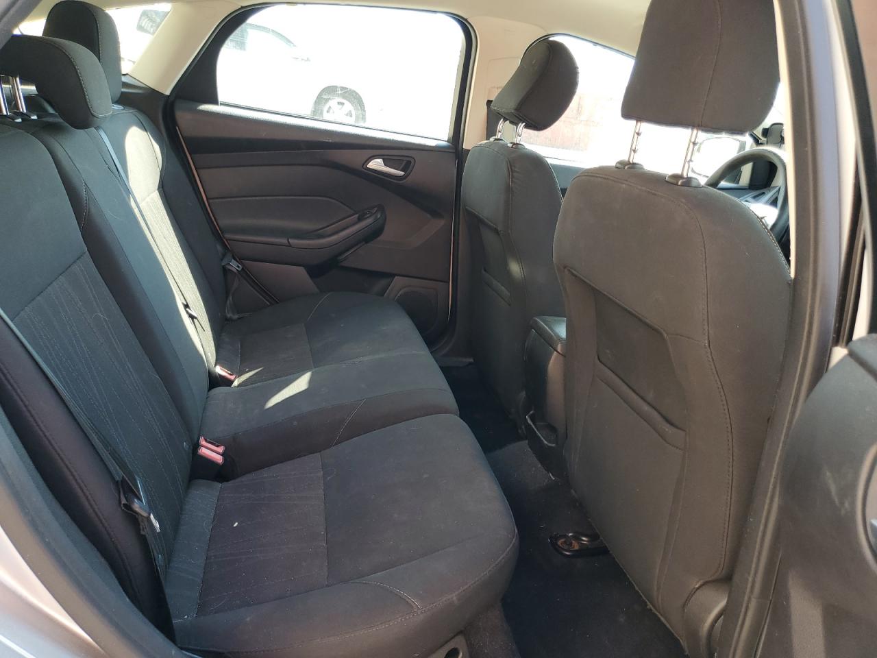 2016 Ford Focus Se VIN: 1FADP3K22GL330993 Lot: 82043395