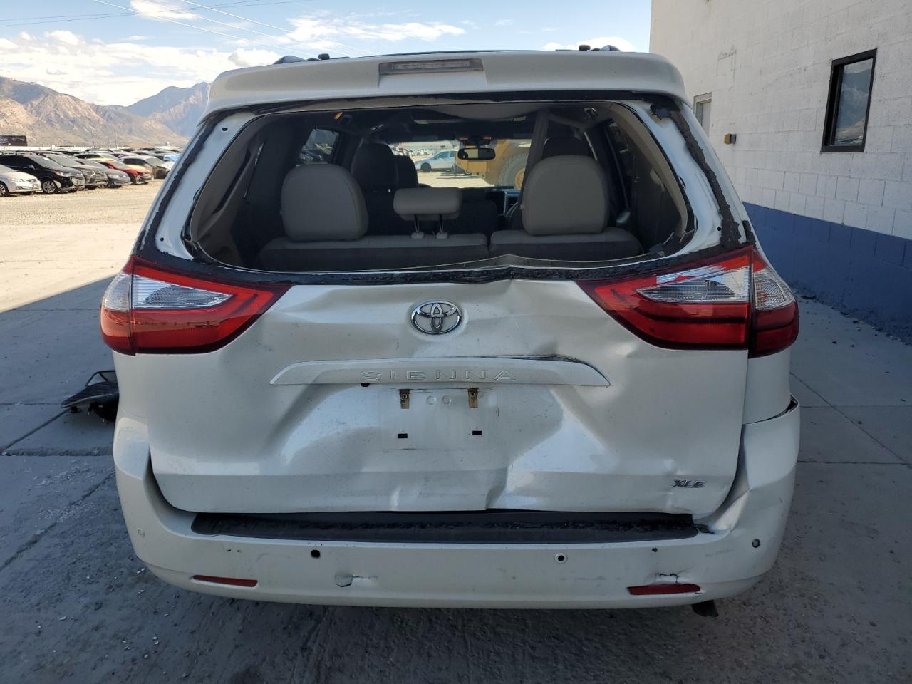 2016 Toyota Sienna Xle VIN: 5TDYK3DC2GS755161 Lot: 83996595