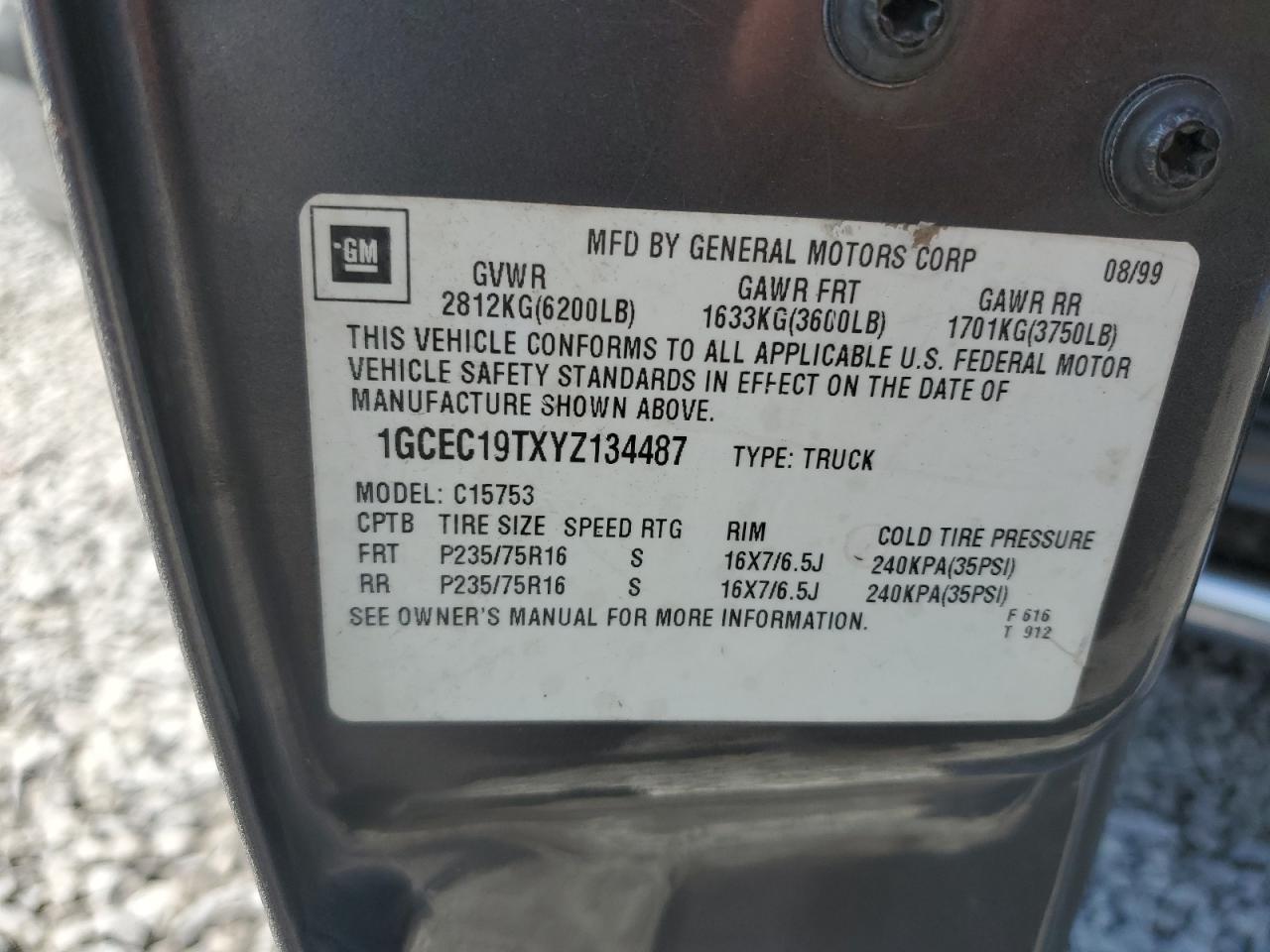 2000 Chevrolet Silverado C1500 VIN: 1GCEC19TXYZ134487 Lot: 71546575