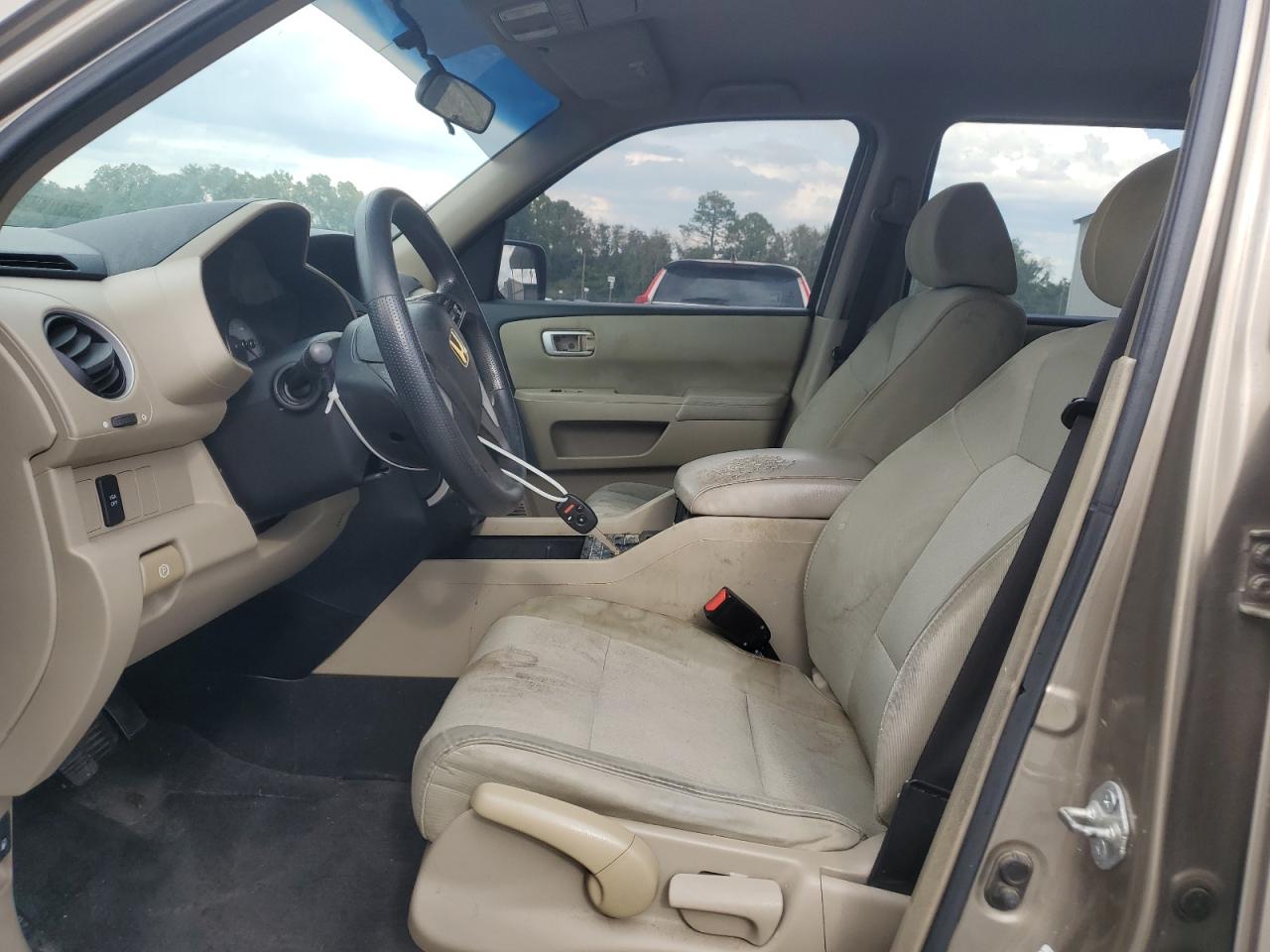 2011 Honda Pilot Lx VIN: 5FNYF3H2XBB024268 Lot: 81864065