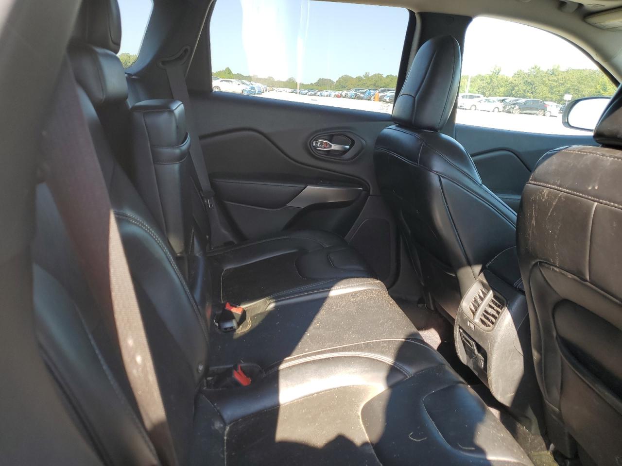 2019 Jeep Cherokee Latitude Plus VIN: 1C4PJMLB8KD121712 Lot: 70503735