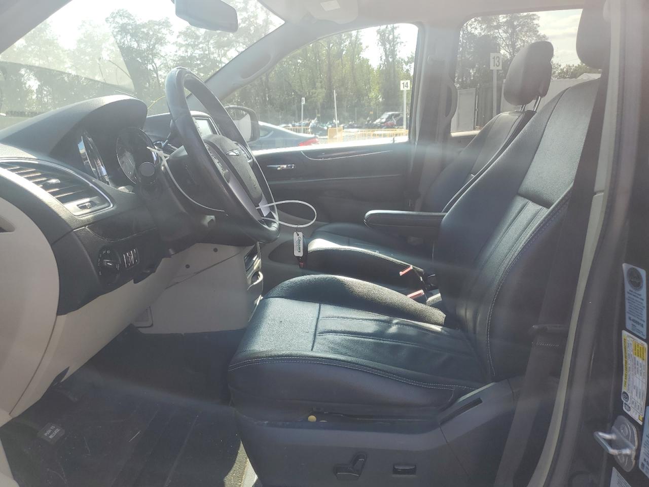 2015 Chrysler Town & Country Touring VIN: 2C4RC1BG4FR695273 Lot: 81290115