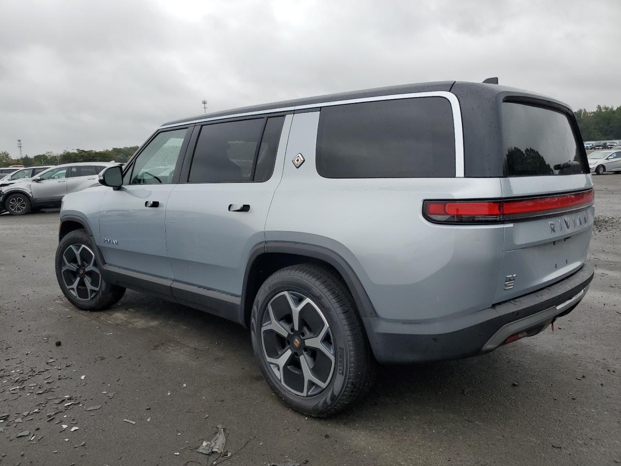 2024 Rivian R1S Adventure silver null electric 7PDSGBBA6RN045071 photo #3
