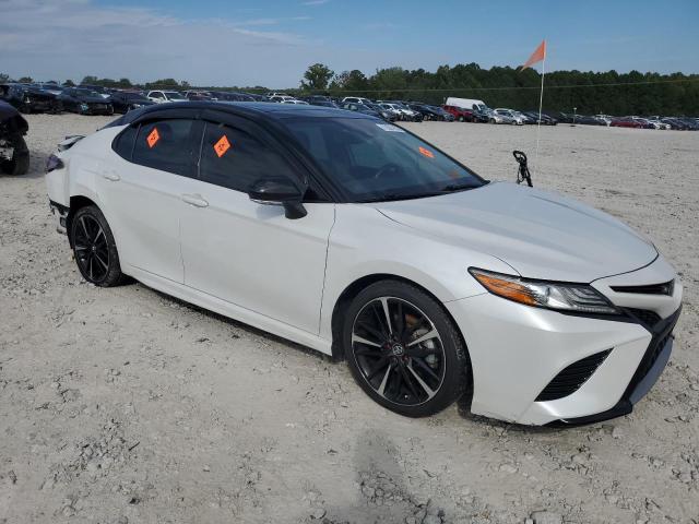  TOYOTA CAMRY 2019 Белы