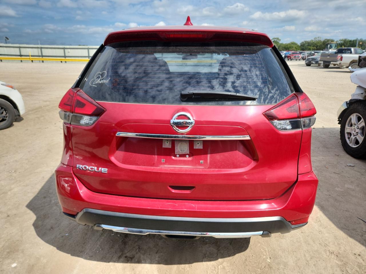 2017 Nissan Rogue S VIN: JN8AT2MT5HW387525 Lot: 81583625