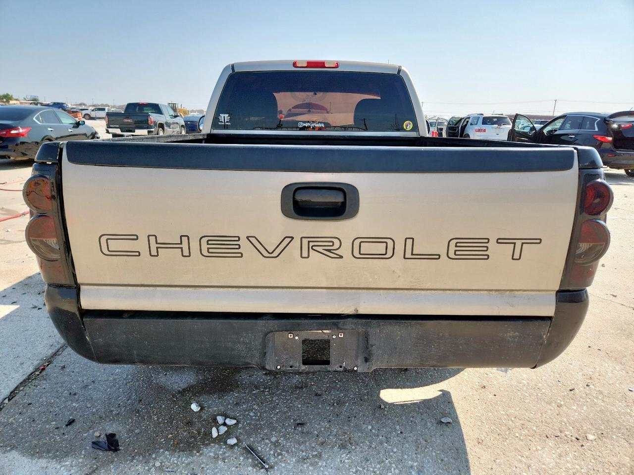 2000 Chevrolet Silverado C1500 VIN: 1GCEC14V9YZ357466 Lot: 71631525