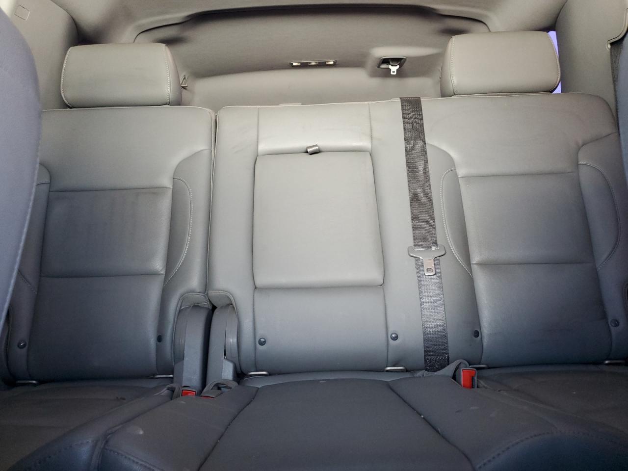 2019 Chevrolet Suburban C1500 Lt VIN: 1GNSCHKC5KR187585 Lot: 70042135