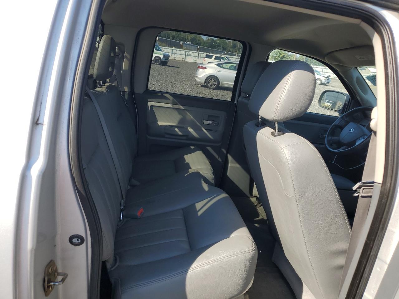 2005 Dodge Dakota Quad Laramie VIN: 1D7HW58N85S256886 Lot: 81697985