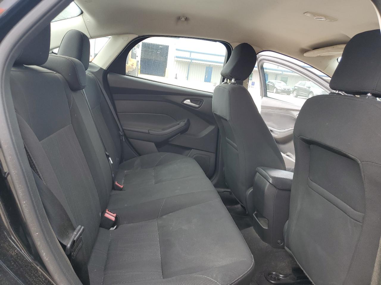 2017 Ford Focus Se VIN: 1FADP3F24HL300454 Lot: 82086235