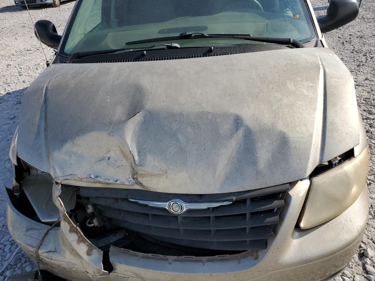 2005 Chrysler Town & Country VIN: 1C4GP45R05B411015 Lot: 82074935