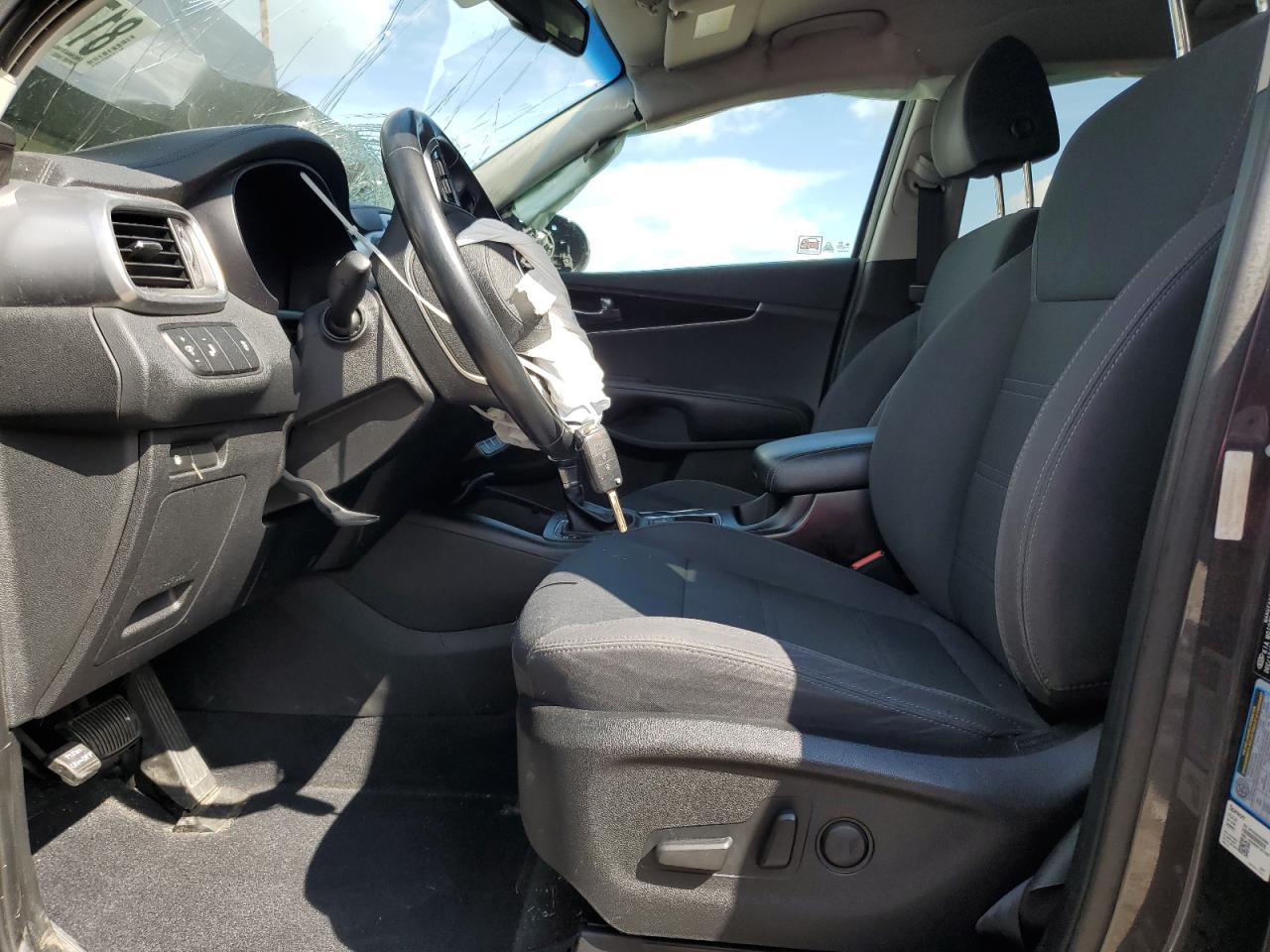 2019 Kia Sorento L VIN: 5XYPGDA31KG556616 Lot: 81784745