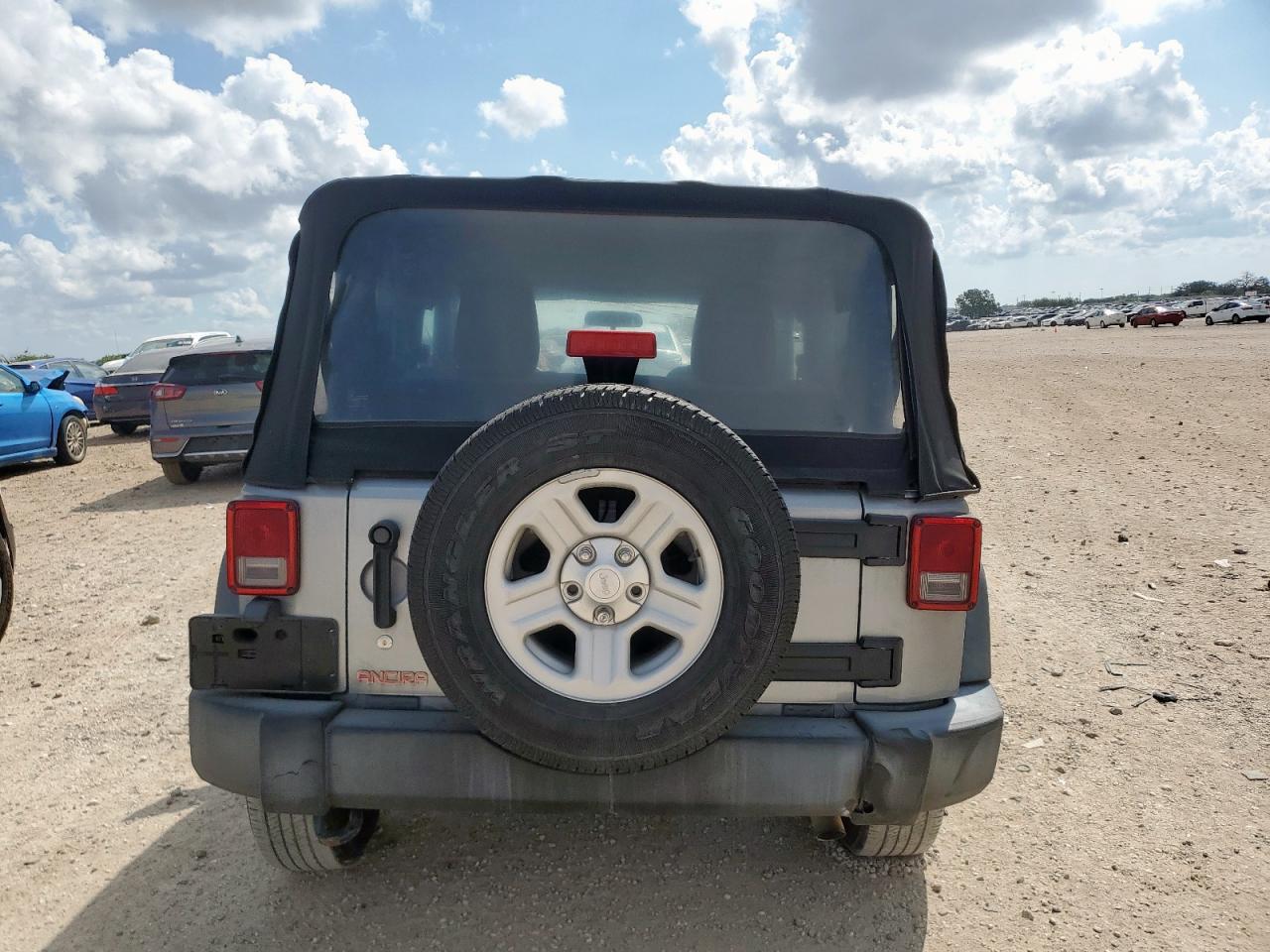 2016 Jeep Wrangler Sport VIN: 1C4AJWAG1GL233118 Lot: 72085765