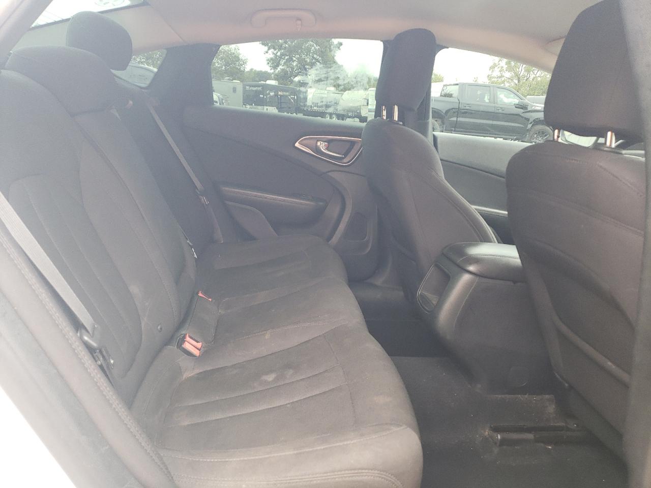 2015 Chrysler 200 Limited VIN: 1C3CCCAB6FN640025 Lot: 81560225