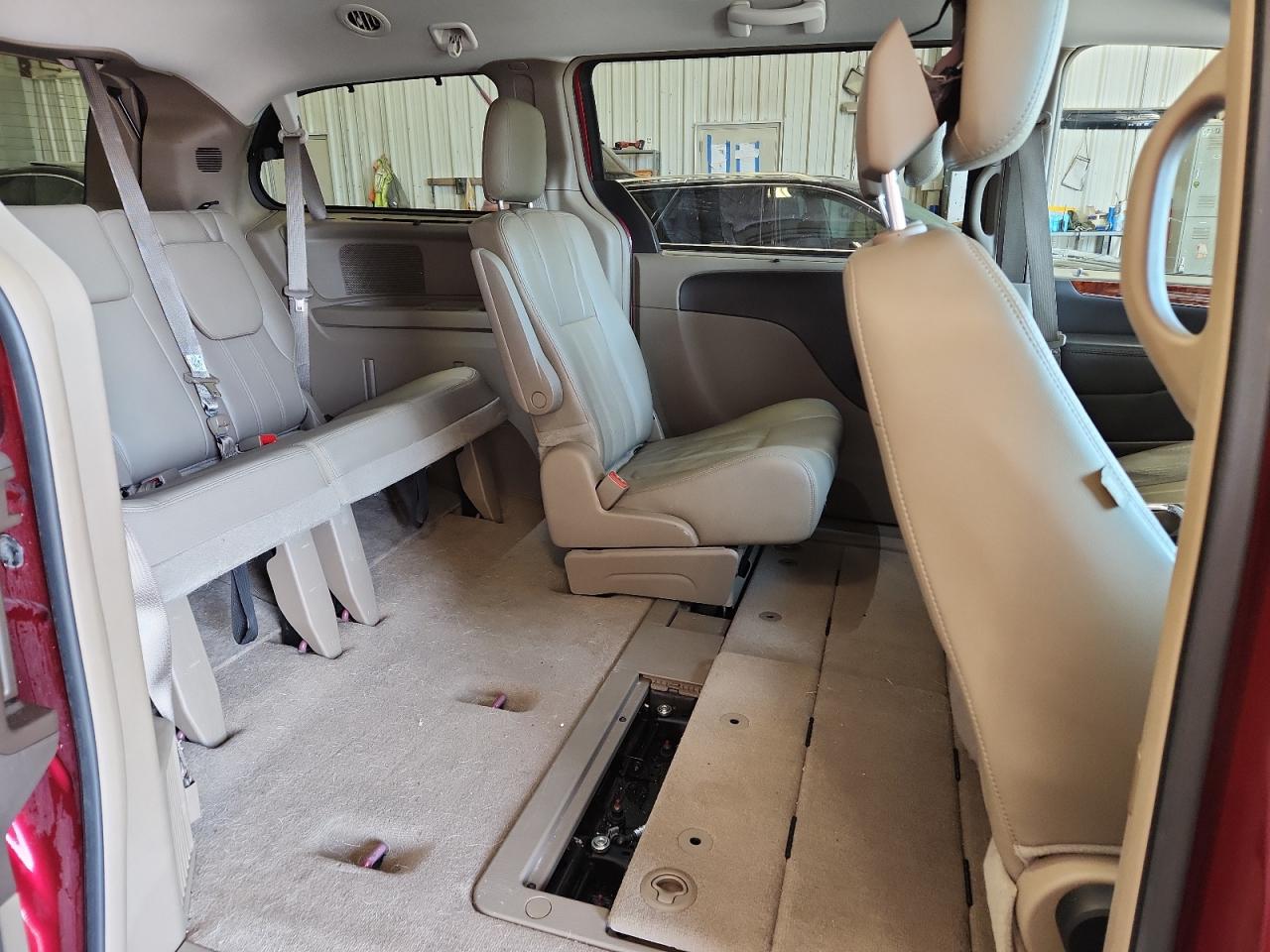 2015 Chrysler Town & Country Touring VIN: 2C4RC1BGXFR562744 Lot: 80259995