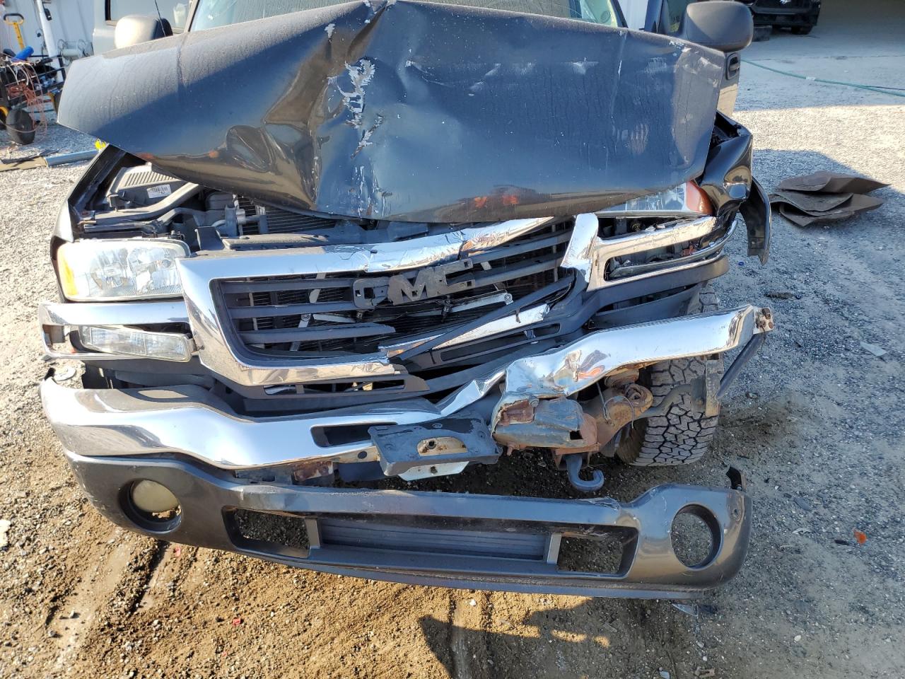 2005 GMC Sierra K2500 Heavy Duty VIN: 1GTHK23U05F805430 Lot: 81187625