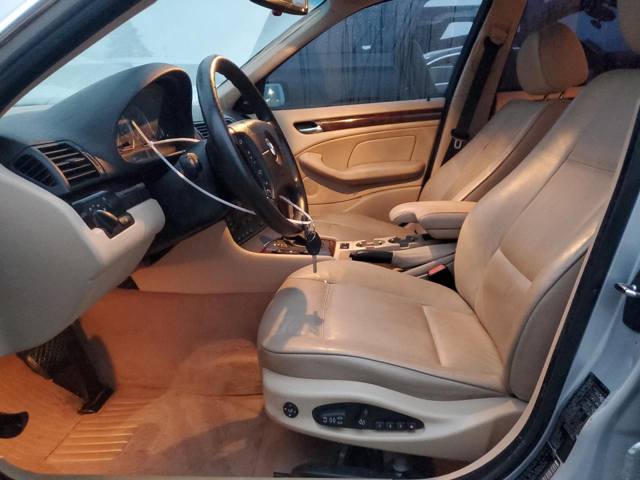 2005 BMW 330 Xi VIN: WBAEW53425PN36752 Lot: 81678305