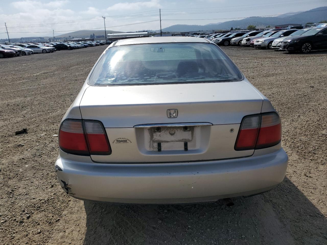 1996 Honda Accord Lx VIN: 1HGCD5635TA175134 Lot: 69997265