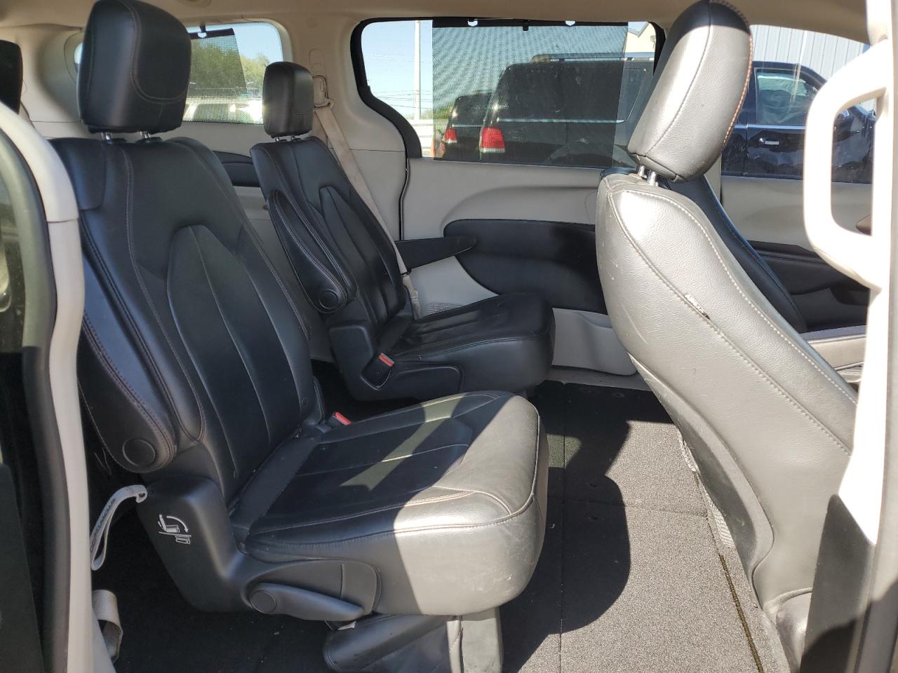 2017 Chrysler Pacifica Touring L VIN: 2C4RC1BG1HR702814 Lot: 72068535