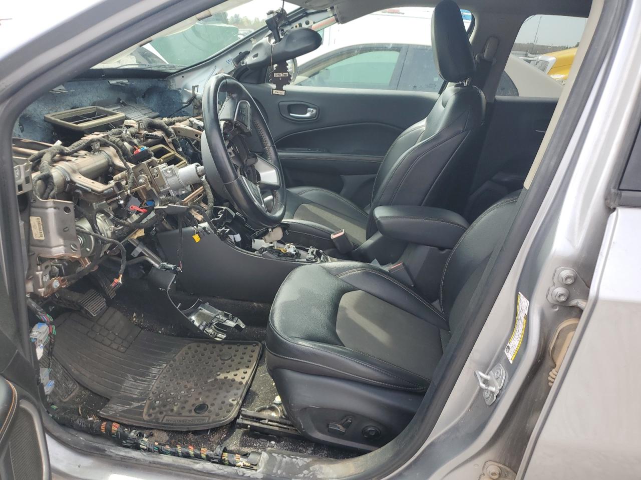 2018 Jeep Compass Latitude VIN: 3C4NJDBB8JT331874 Lot: 81661685