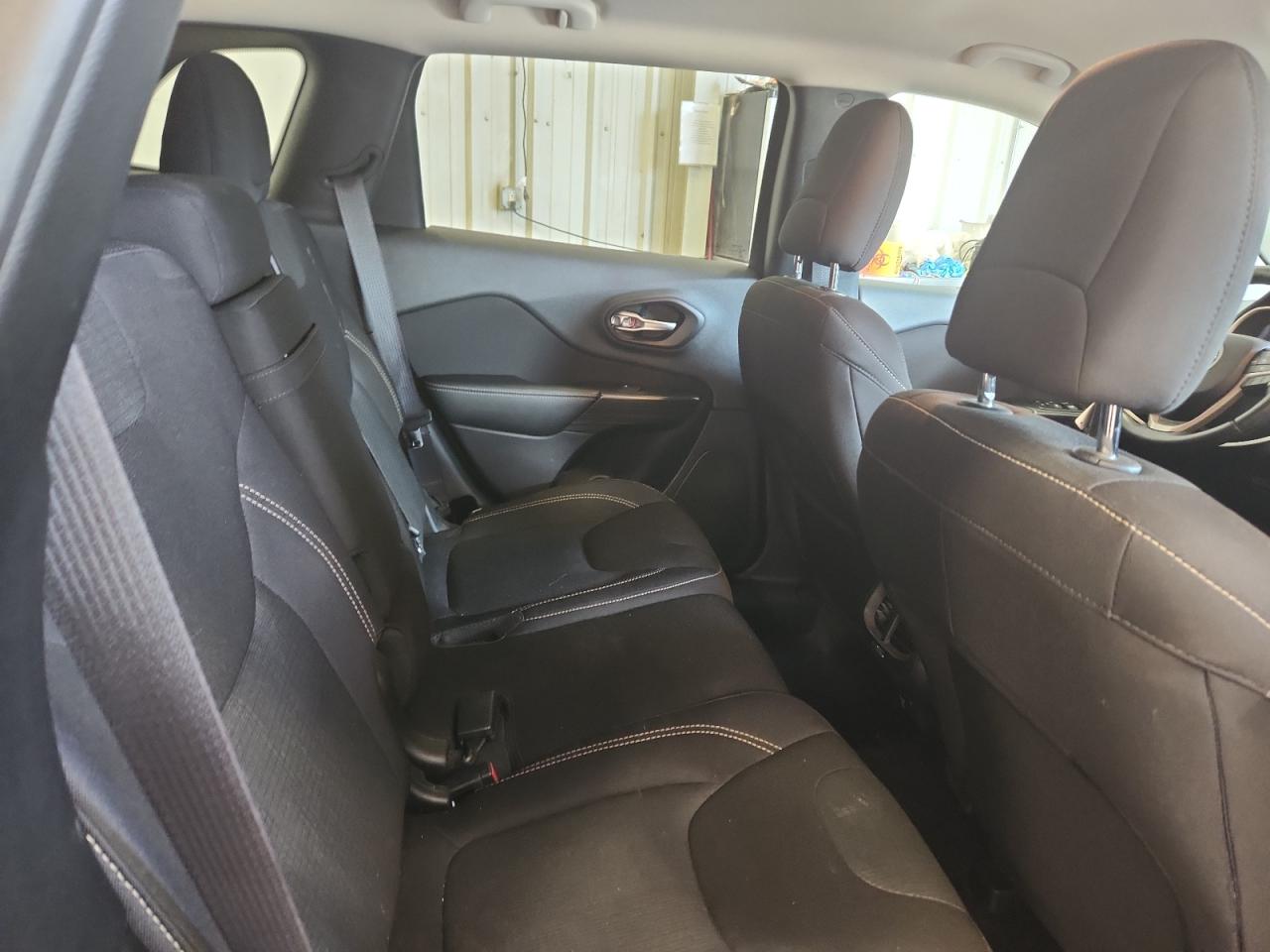 2016 Jeep Cherokee Latitude VIN: 1C4PJMCS7GW366142 Lot: 82126745