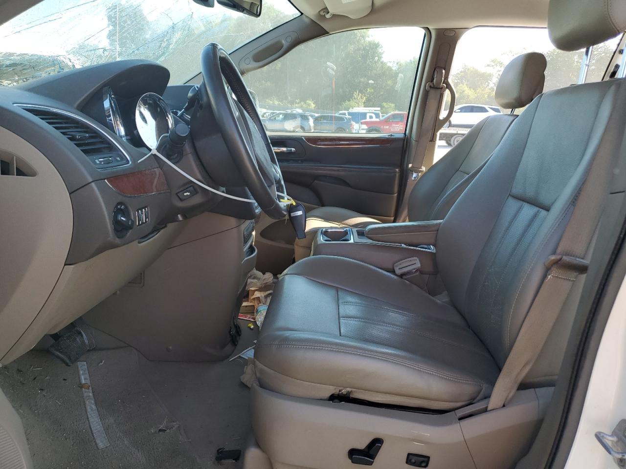 2011 Chrysler Town & Country Touring L VIN: 2A4RR8DG5BR630215 Lot: 81394565