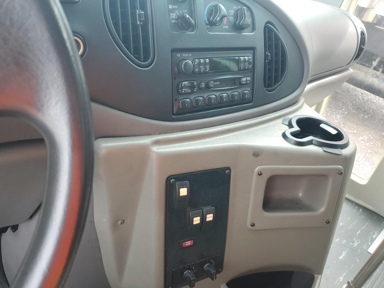 2002 Ford Econoline E350 Super Duty Cutaway Van VIN: 1FDWE35L22HB71137 Lot: 81705645