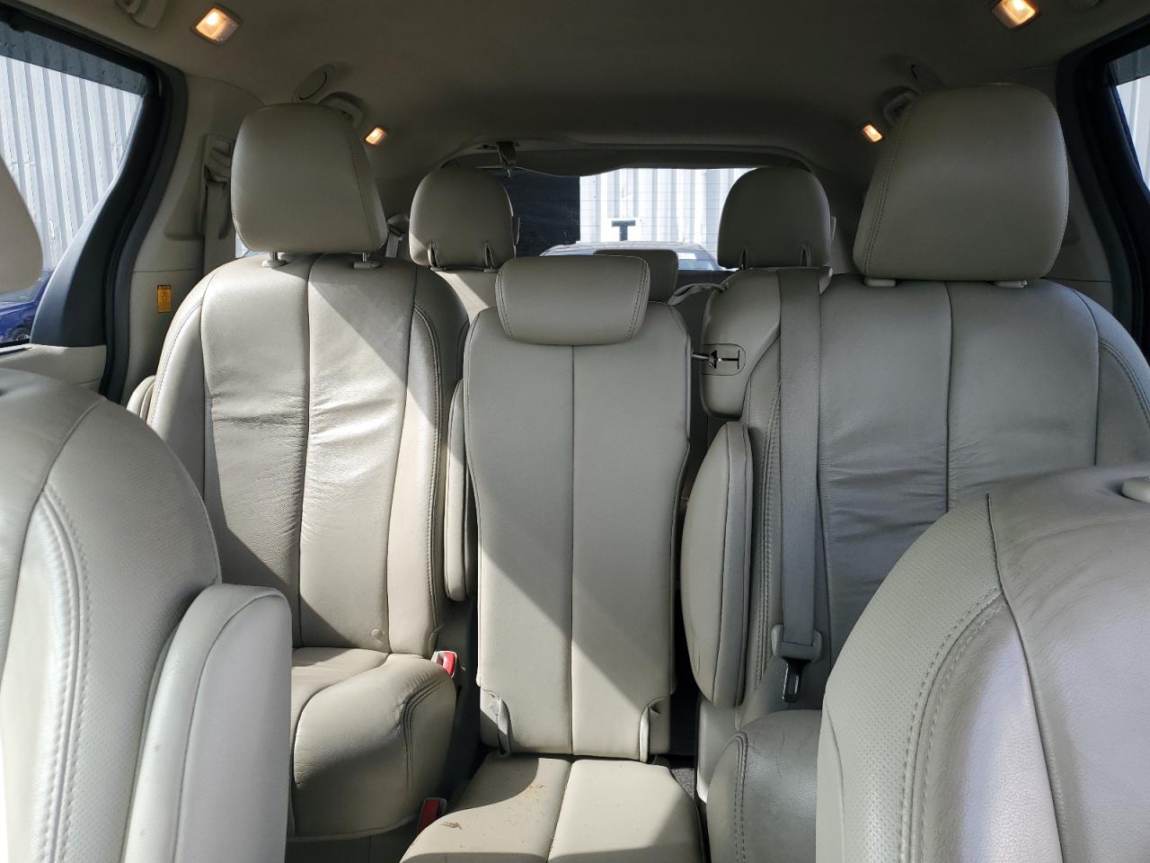 2011 Toyota Sienna Xle VIN: 5TDYK3DC8BS106117 Lot: 83887265