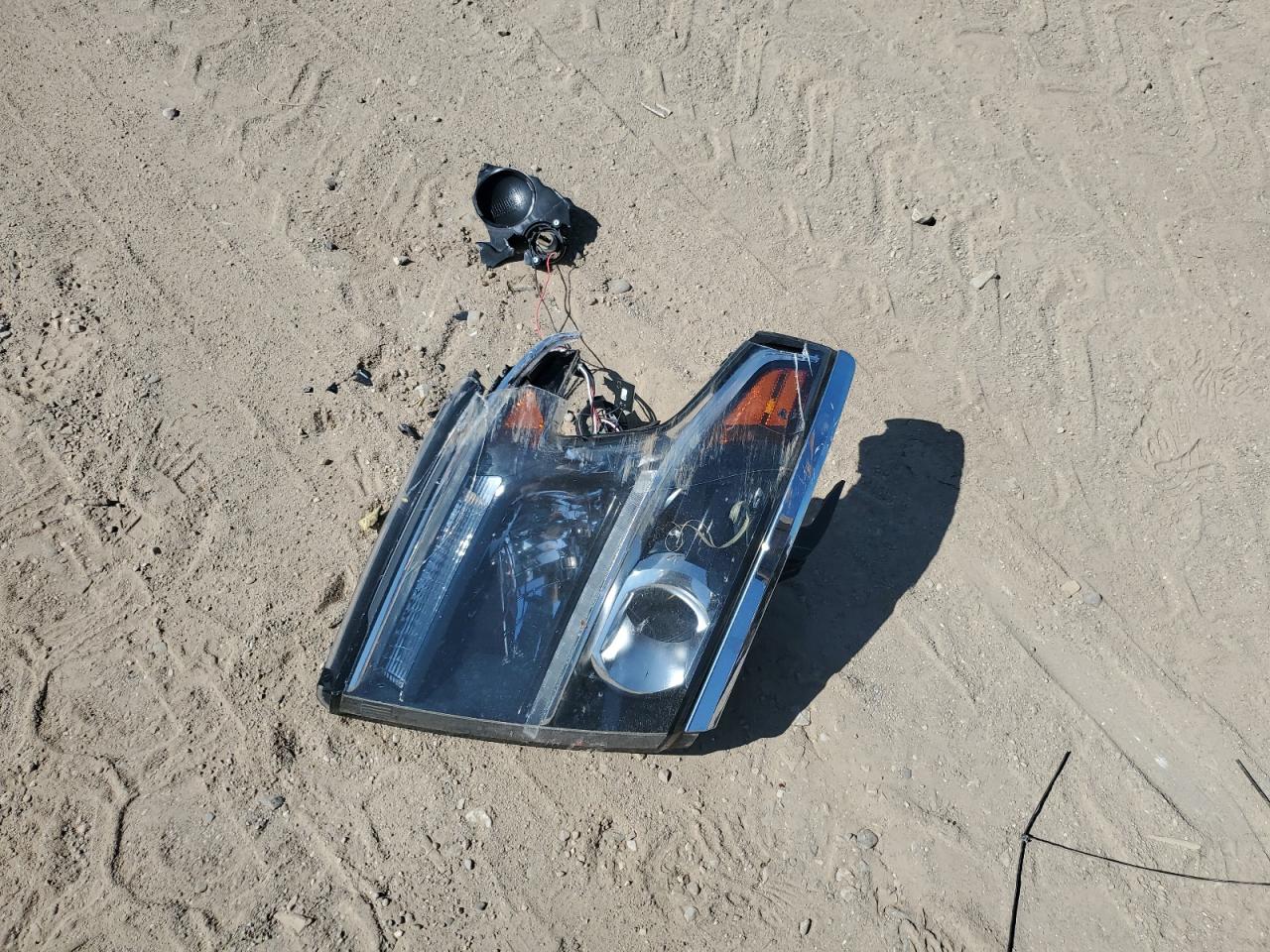 2018 Chevrolet Suburban C1500 Premier VIN: 1GNSCJKC2JR394683 Lot: 81218065