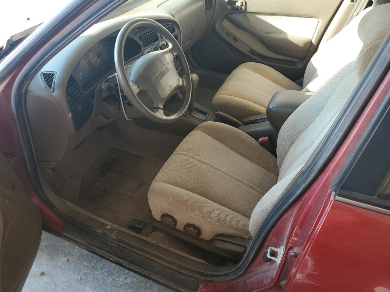 1995 Toyota Camry Le VIN: 4T1SK12E8SU593129 Lot: 82136075