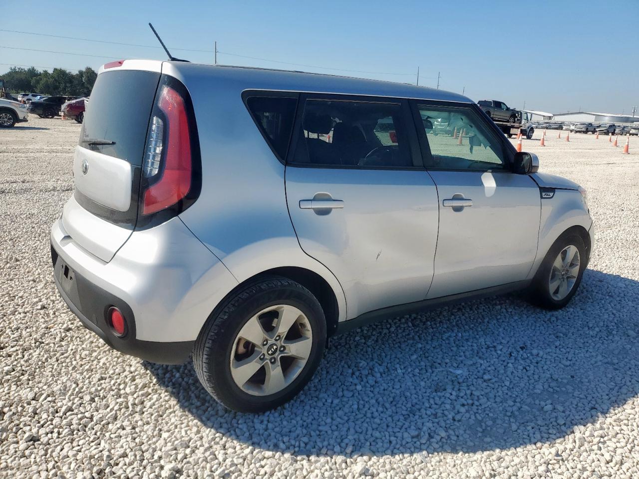 2017 Kia Soul KNDJN2A27H7435974 photo #4