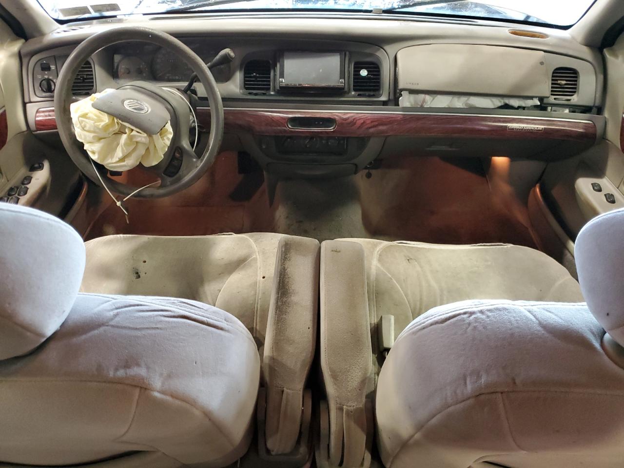 2001 Mercury Grand Marquis Gs VIN: 2MEFM74W41X693226 Lot: 84202545