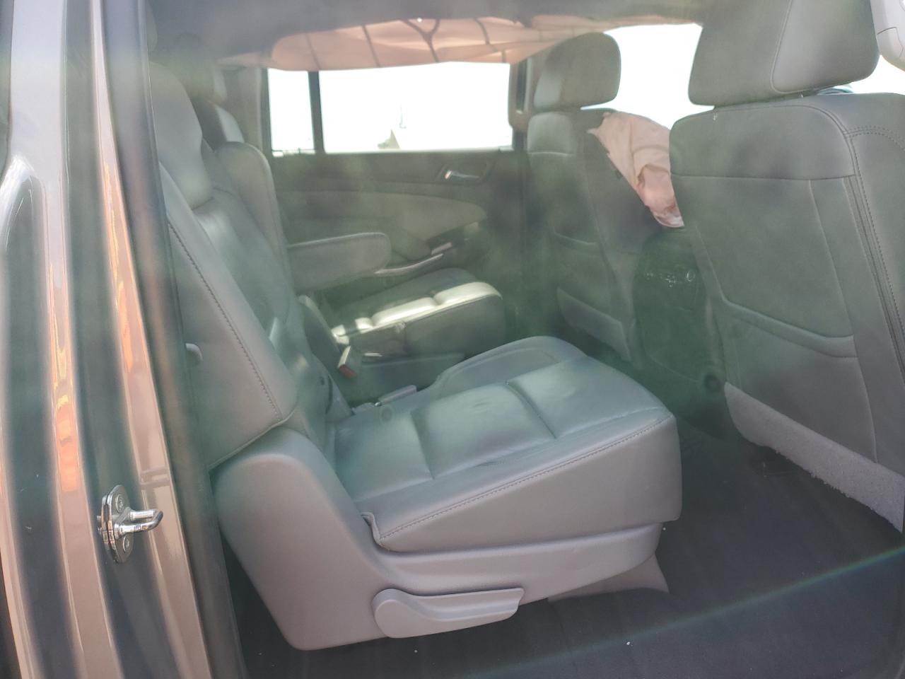 2019 Chevrolet Suburban K1500 Lt VIN: 1GNSKHKC4KR186365 Lot: 71640735