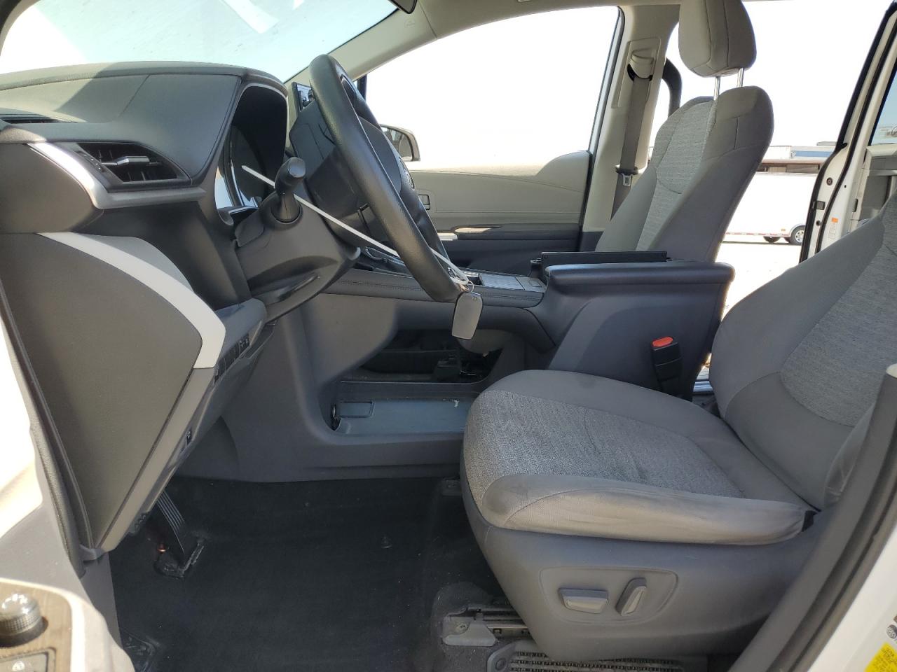 2021 Toyota Sienna Le VIN: 5TDKRKEC9MS042179 Lot: 71556915