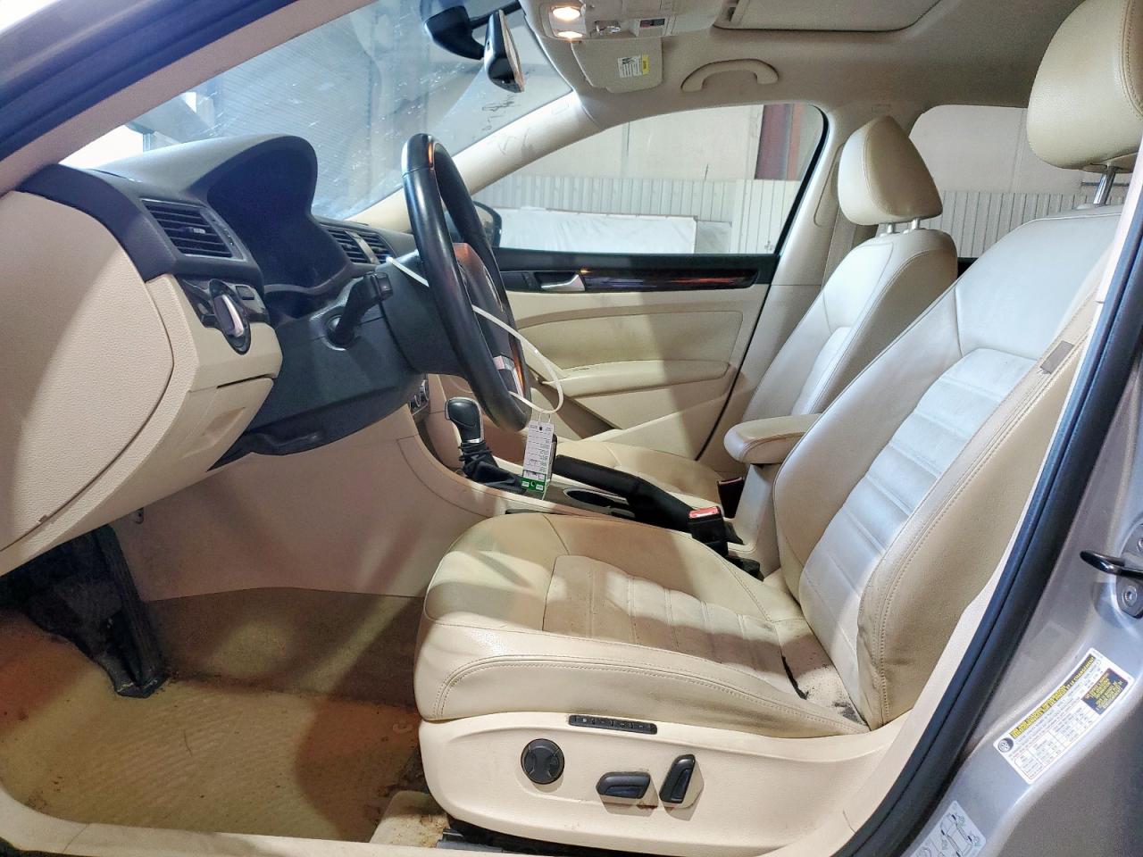 2014 Volkswagen Passat Sel VIN: 1VWCN7A38EC044735 Lot: 81896095