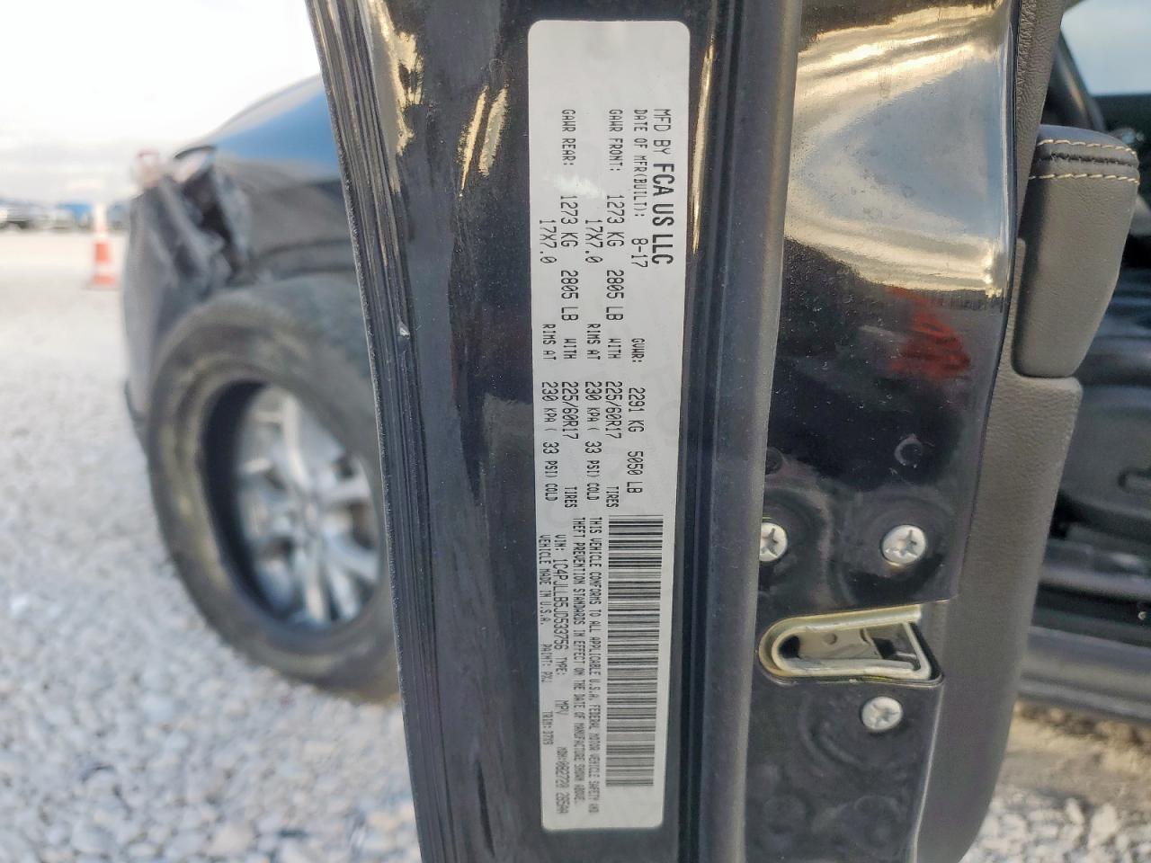 2018 Jeep Cherokee Latitude Plus VIN: 1C4PJLLB5JD533756 Lot: 81393175