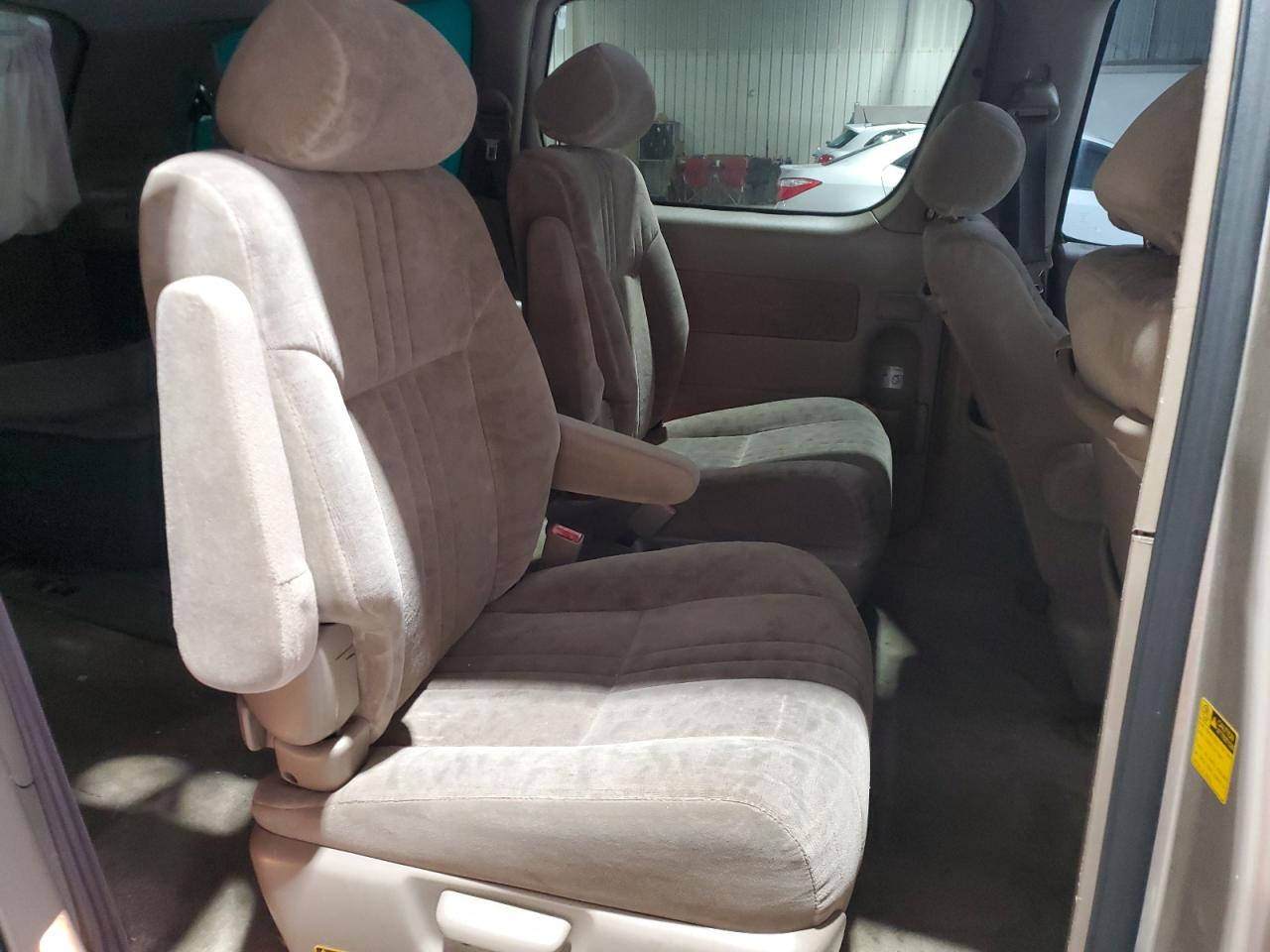 2002 Toyota Sienna Le VIN: 4T3ZF13C72U463883 Lot: 84043925