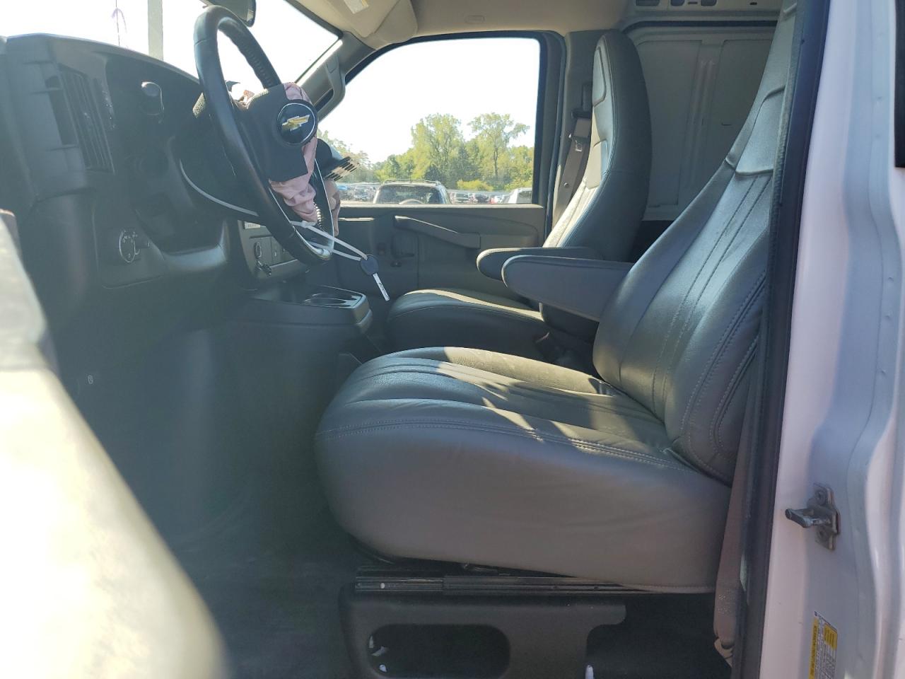 2021 Chevrolet Express G2500 VIN: 1GCWGBFP8M1254352 Lot: 84227005