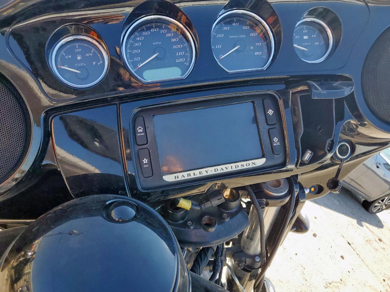 2018 Harley-Davidson Flhxs Street Glide Special VIN: 1HD1KRC16JB617401 Lot: 84199575